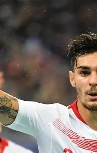 Beşiktaş milli stoper Kaan Ayhan için Sassuolo ile masaya oturdu