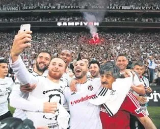 Yer siyah gök beyaz şampiyon Beşiktaş