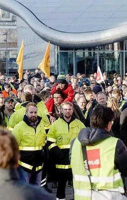 Lufthansa'da kriz cumartesiye kadar uzatıldı!