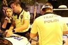 Polise yaptığı teklif kameralara anbean yansıdı! İstediğini alamayınca küfürler yağdırdı
