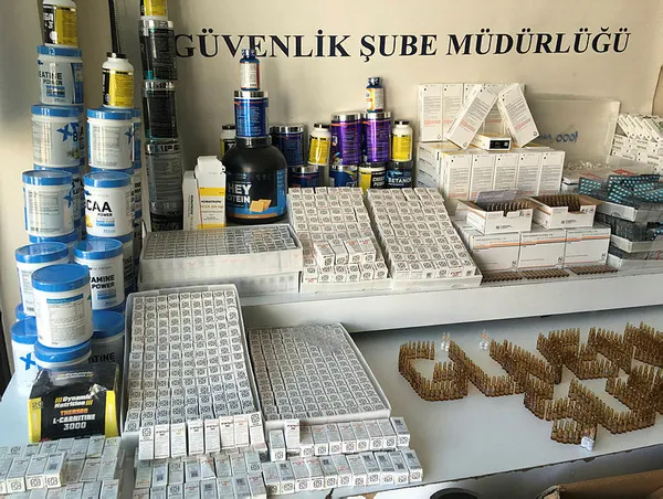 İstanbul Fatih'te dev operasyon! Tam 2 milyon 556 bin lira değerinde sahte vücut geliştirme ilacı ele geçirildi! İnternette satacaklardı!-4