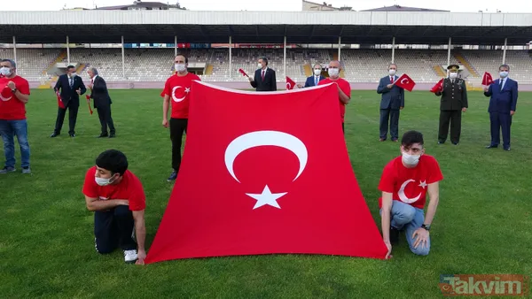 19 Mayıs saat 19.19'da tüm Türkiye İstiklal Marşı için tek ses oldu! - 20