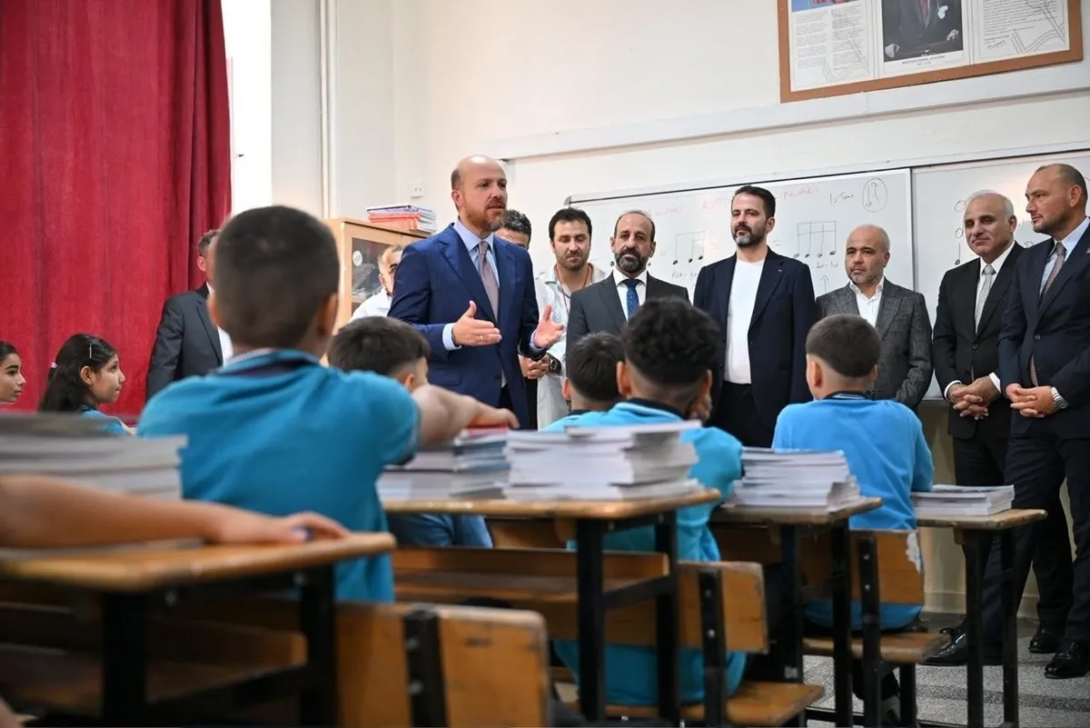 Bilal Erdoğan iki okulda öğrencilerle sohbet etti! Halı saha, okul radyosu ve tablet için destek hazır-5