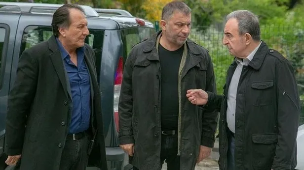 arka-sokaklara-en-parlak-cagini-yasatacak-transfer-edhonun-yildizini-yeni-baron-yapacaklar-1690885687847.jpg EDHO'nun yıldızını yeni baron yapacaklar! Arka Sokaklar'a en parlak çağını yaşatacak isim geliyor-3