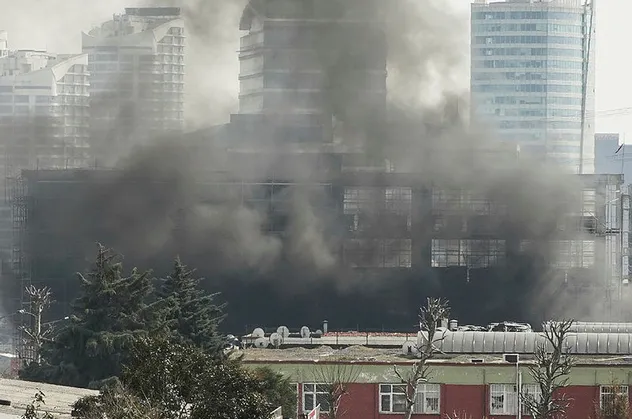 İstanbul ikitelli'de inşaat halindeki binada yangın!