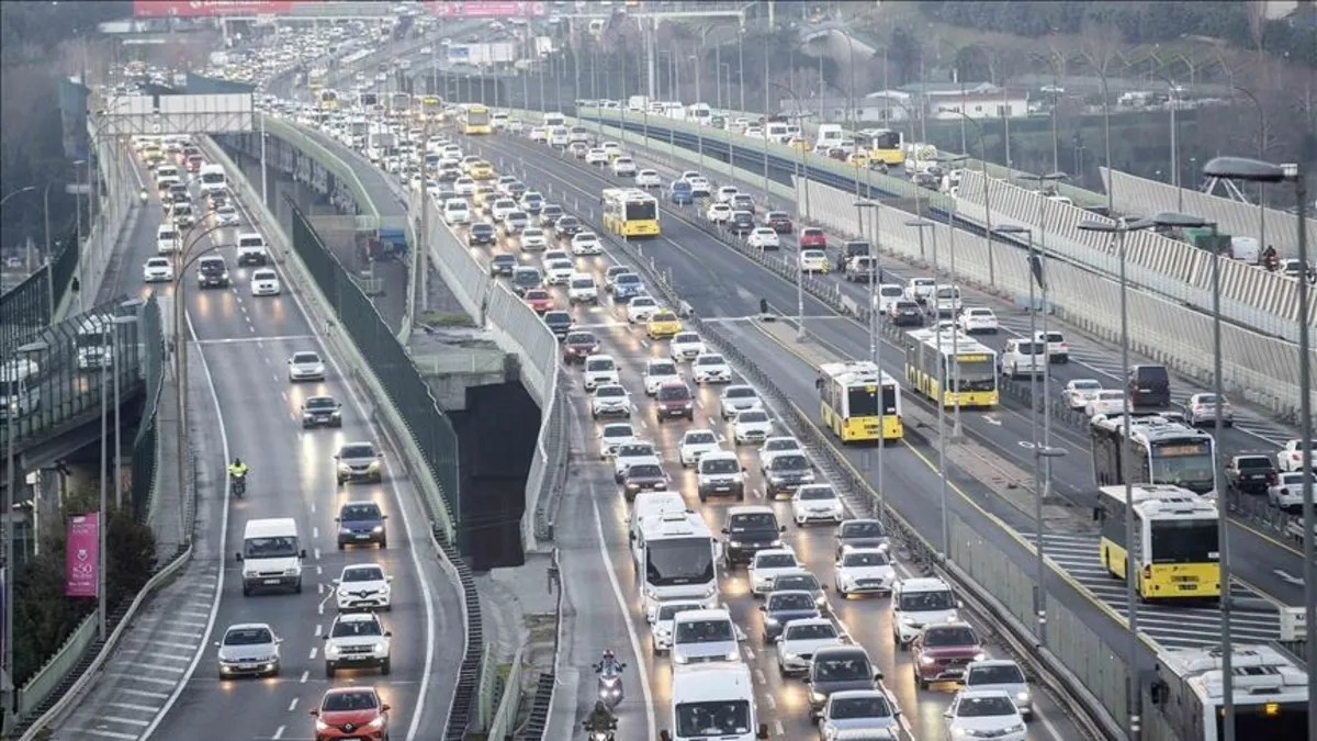 İstanbul'da yine trafik çilesi | YOL DURUMU
