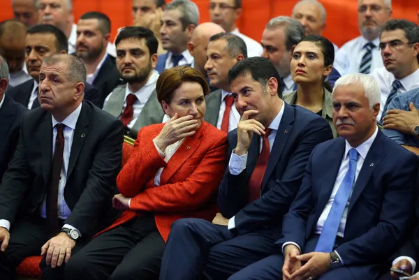 son-dakika-iyi-partili-umit-ozdag-meral-aksener-bana-birini-yollayip-parti-kurmami-istedi-1605345124997.jpg