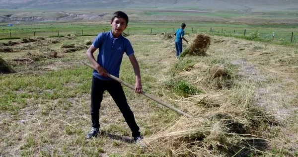 Alişan’dan Karslı LGS birincisi Adil Karadağ’a destek: Bursun benden!-4