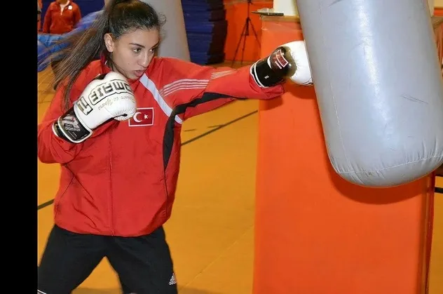 Milli boksör Nazmiye Tatar'a hırsızlık şoku