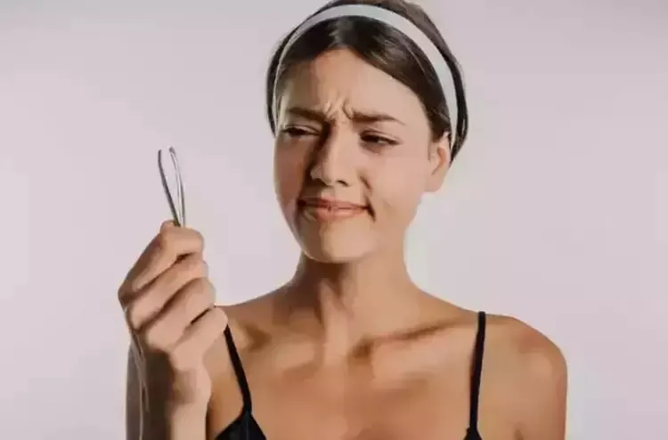 cinliler-yillardir-boyle-kokunu-kaziyor-yuzdeki-istenmeyen-tuyleri-kurutup-yok-edecek-formul-1713555656913.jpeg