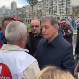 cemil-tugaya-1-mayista-protesto-isci-sinifina-ihanettir-1777656476776.jpeg CHP'li Cemil Tugay’a 1 Mayıs’ta protesto: İşçi sınıfına ihanettir-2