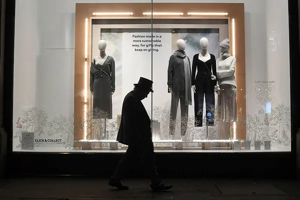 koronavirusun-mutasyona-ugramasinin-ardindan-londrada-salgina-karsi-dorduncu-asama-onlemler-uygulanmaya-baslandi-1608497714405.jpg Koronavirüsün mutasyona uğramasının ardından Londra'da salgına karşı dördüncü aşama önlemler uygulanmaya başlandı-4