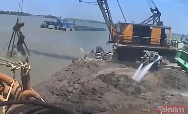 Operatör ölümden kıl payı kurtuldu! Saniyeler içerisinde dehşeti yaşadılar... Nehirden toprak çıkarırken... - 2