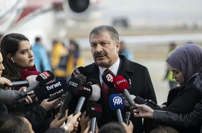 son-dakika-turkiye-ilk-kez-gazzeden-yarali-getirdi-3u-de-cocuk-saglik-bakani-fahrettin-koca-karsiladi-1700753042865.jpeg Son dakika: Türkiye ilk kez Gazze'den yaralı getirdi! 3'ü de çocuk! Sağlık Bakanı Fahrettin Koca karşıladı-7