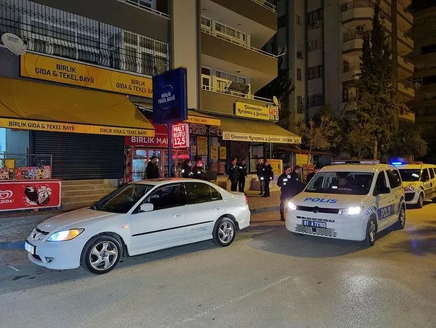adanada-polisten-kacan-surucu-onu-kesilerek-durduruldu-yasal-sinirin-3-kati-alkollu-cikti-1639359722969.jpeg Adana'da polisten kaçan sürücü önü kesilerek durduruldu! Yasal sınırın 3 katı alkollü çıktı-6