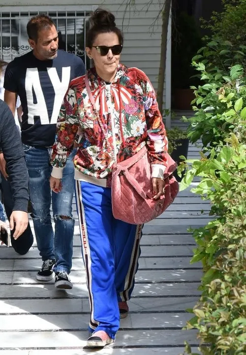 Demet Akalın'dan valeye Euro'yla bahşiş-3