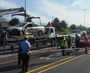 Metrobüs yolunda kaza: Trafik felç...