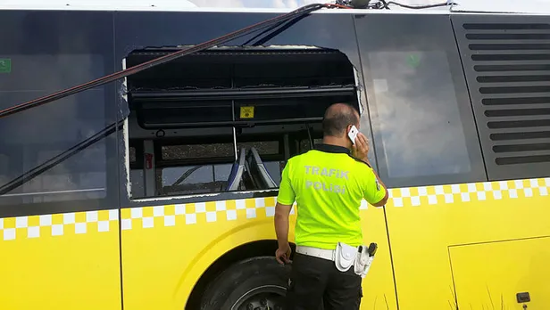 Arnavutköy'de İETT otobüsü kaza yaptı: 2 yaralı-3
