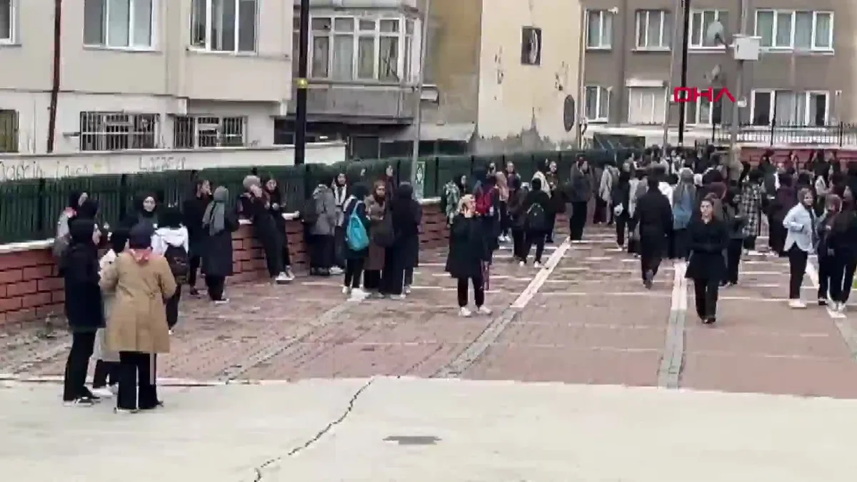 SON DAKİKA HABERİ: Sivas'ta 4.7 ve 4.1'lik çifte deprem! Okullar boşaltıldı! | VİDEO