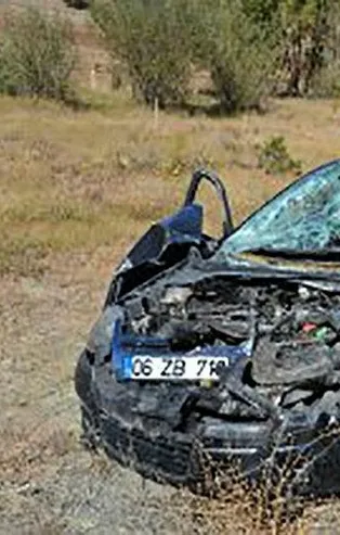 Sivas'ta feci kaza! Otomobil hurdaya döndü!