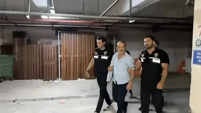 ocalana-ozgurluk-dedi-muzaffer-sirinden-dikkat-ceken-savunma-1786469556400.jpeg UltrAslan lideri Muzaffer Şirin’in evinden servet ve cephanelik çıktı: “Sayın Öcalan’a özgürlük” sözüne dikkat çeken savunma!-7