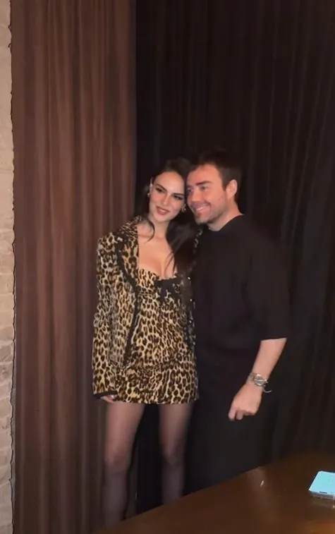 ozgu-kayadan-murat-dalkilica-romantik-klip-nice-yillarimiza-sevgilim-1775215246483.jpg Özgü Kaya'dan Murat Dalkılıç'a romantik klip! “Nice yıllarımıza sevgilim”-3