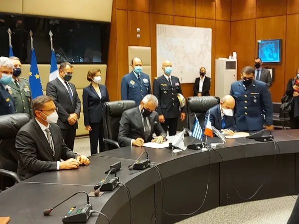 turkiye-karsisindaki-gorevini-kimseye-kaptirmak-istemeyen-yunanistan-18-rafale-savas-ucagi-satin-almak-icin-fransa-ile-anlasma-imzaladi-1611592852912.jpg