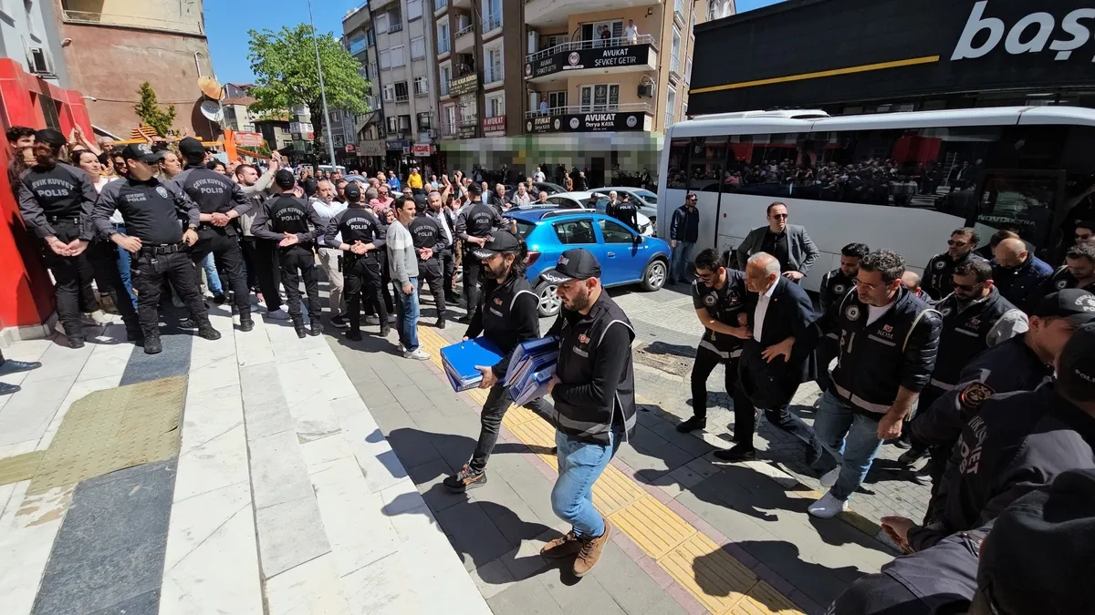CHP'li belediyelerde usulsüzlük soruşturmasında tutuklama: Eski başkana ev hapsi verildi!