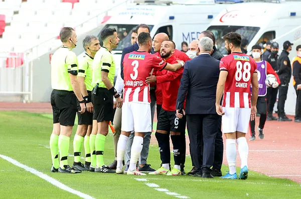 sivasspor-2-2-antalyaspor-mac-ozeti-1634397304121.jpg