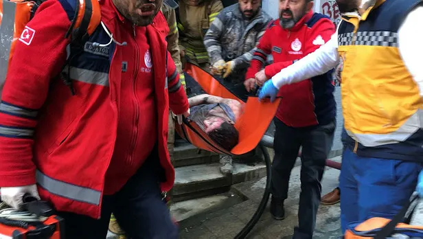 Beyoğlu'nda korkutan yangın! Mahsur kalanlardan acı haber-3