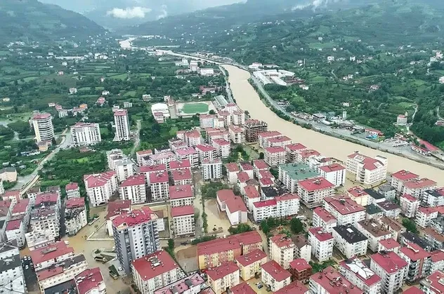 HAVA DURUMU | Meteorolojiden 5 il için kuvvetli yağış uyarısı! Rize ve Artvin’de beklenen yağış başladı