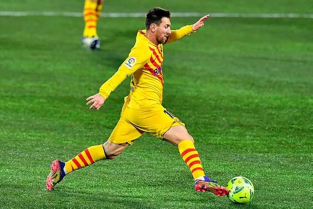 barcelonanin-yildizi-messi-la-ligada-500-macina-cikti-1609713650363.jpeg Barcelona'nın yıldızı Messi, La Liga'da 500. maçına çıktı!-2