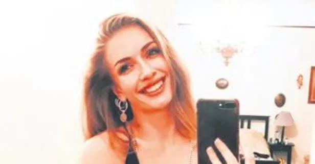 Yasemin Allen'dan ayna önü pozu! "Ayna ayna söyle bana var mı Yasemin'den güzeli dünyada?"