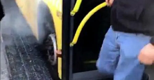 Yine metrobüs çilesi! Dumanlar yükselince yolcular tahliye edildi