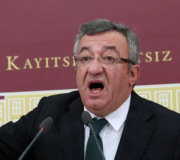 1670274372416.jpeg CHP'li Engin Altay'ın TBMM'deki bütçe görüşmelerinde telefon ile oyun oynaması büyük tepkiye neden oldu-3