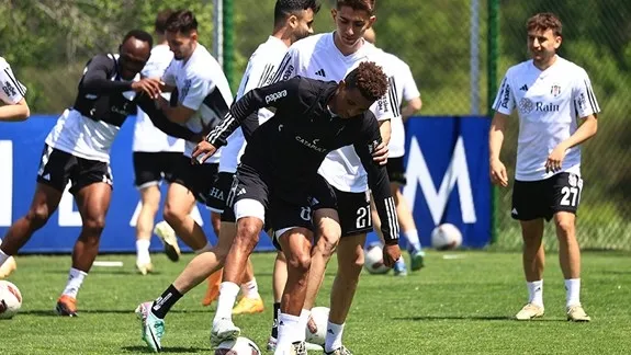 fenerbahce-besiktas-derbisi-ne-zaman-fb-bjk-maci-saat-kacta-derbi-hangi-kanalda-canli-yayinlanacak-super-lig-p-1713863311817.jpg Fenerbahçe Beşiktaş maçı veren yabancı kanallar hangileri? FB BJK derbisi canlı yayınlayan radyolar kanallar-5