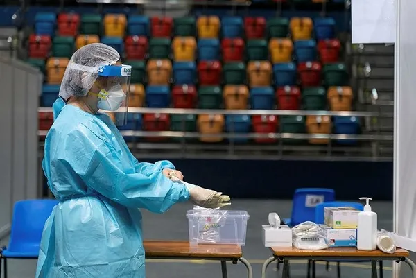 Çin'de yapılan koronavirüs testi halkı ikiye böldü! "DNA bilgilerimizi çalıyorlar"-4