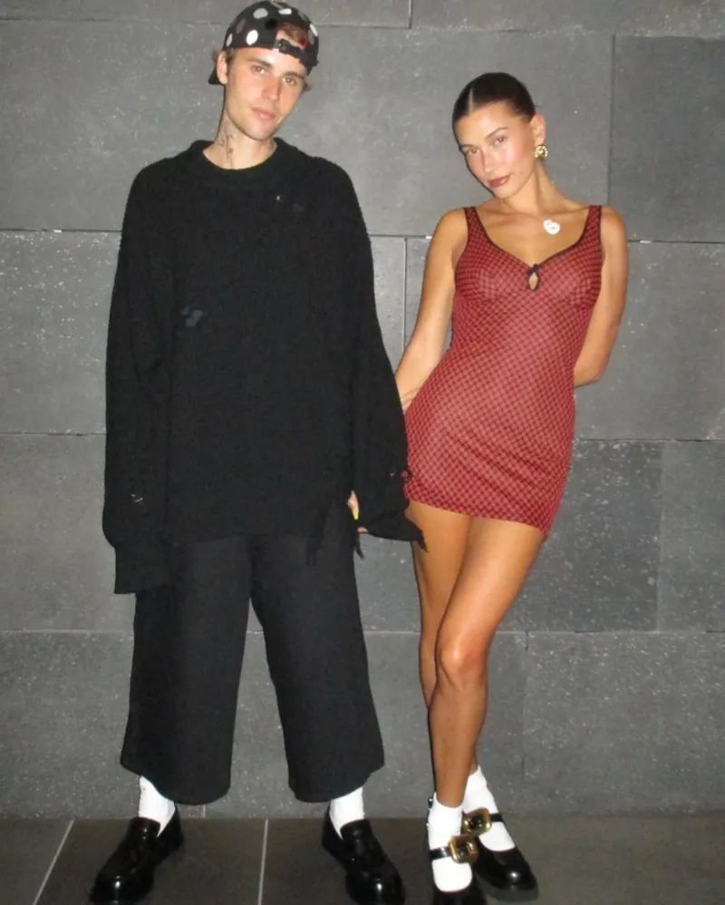 taht-el-degistirdi-hailey-bieber-esi-justin-bieberi-solladi-o-artik-milyarder-1748515168927.jpg