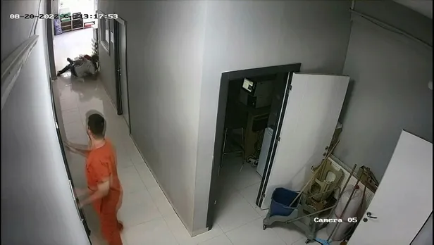 veteriner-kliniginde-silahli-kavga-3-arkadas-birbirine-girdi-1661329624770.jpeg Veteriner kliniğinde silahlı kavga! 3 arkadaş birbirine girdi-2