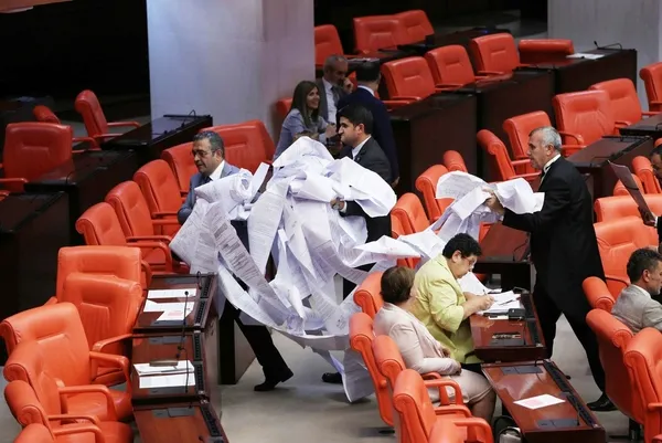 CHP'li Tanrıkulu'ndan Meclis'te kürsü şov-1