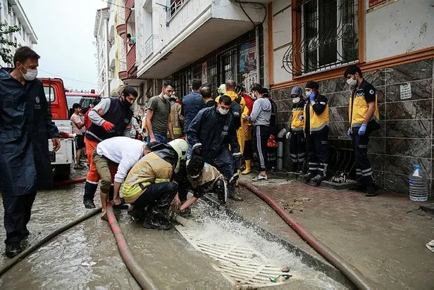 Esenyurt'ta evleri su içerisinde kalan vatandaşlar CHP'li İmamoğlu'na isyan etti-3
