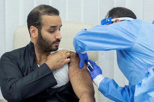 Prens Selman koronavirüs aşısı vurdurdu