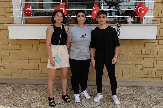 Olimpiyat şampiyonu Busenaz Sürmeneli'nin ailesinden çok özel açıklamalar: 13 yıldır bunun için savaşıyordu