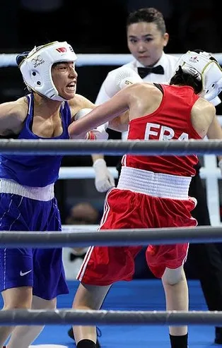 Dünya Kadınlar Boks Şampiyonası'nda Ayşe Çağırır bronz madalyayı garantiledi