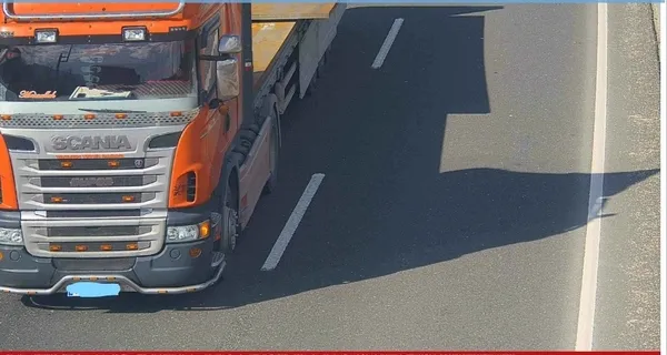 tir-sebekesinin-sifresini-polis-cozdu-cerez-ve-teker-1632725765734.jpg Tır şebekesinin şifresini polis çözdü: Çerez ve teker...-3