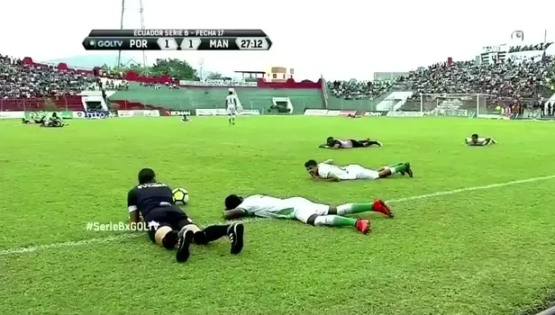 Ekvador'da Futbol maçını arılar bastı