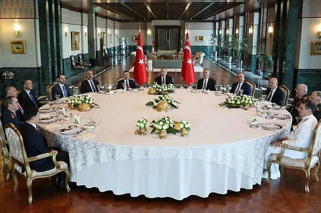 Başkan Erdoğan'dan YAŞ üyelerine yemek