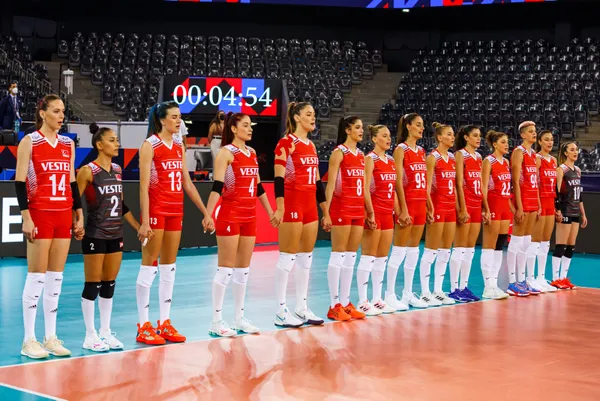 filenin-sultanlari-doldu-dizgin-avrupa-sampiyonasi-d-grubu-3-macinda-isveci-3-0la-gectiler-1629651858195.jpg Filenin Sultanları doldu dizgin! Avrupa Şampiyonası D Grubu 3. maçında İsveç'i 3-0'la geçtiler-2