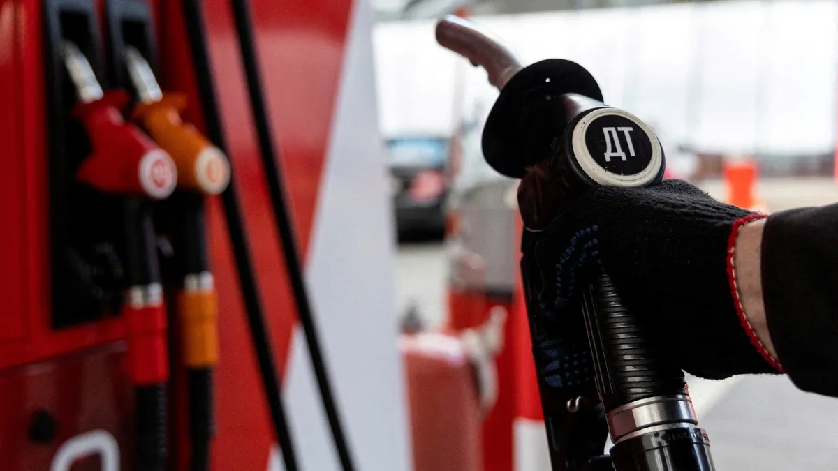 Brent petrol 98 dolara geriledi: Motorinde 2,22 TL indirim bekleniyor