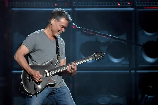 eddie-van-halen-kimdir-kac-yasindaydi-nereli-eddie-van-halen-neden-oldu-1602049350512.jpeg Eddie Van Halen kimdir, kaç yaşındaydı, nereli? Eddie Van Halen neden öldü?-3